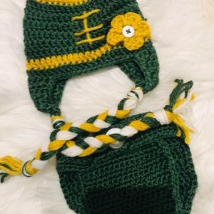 Football crotchet Green Bay Packer inspired baby hat and diaper cover set new